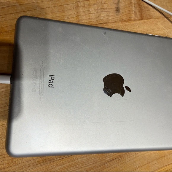 iPad mini - Picture 4 of 5